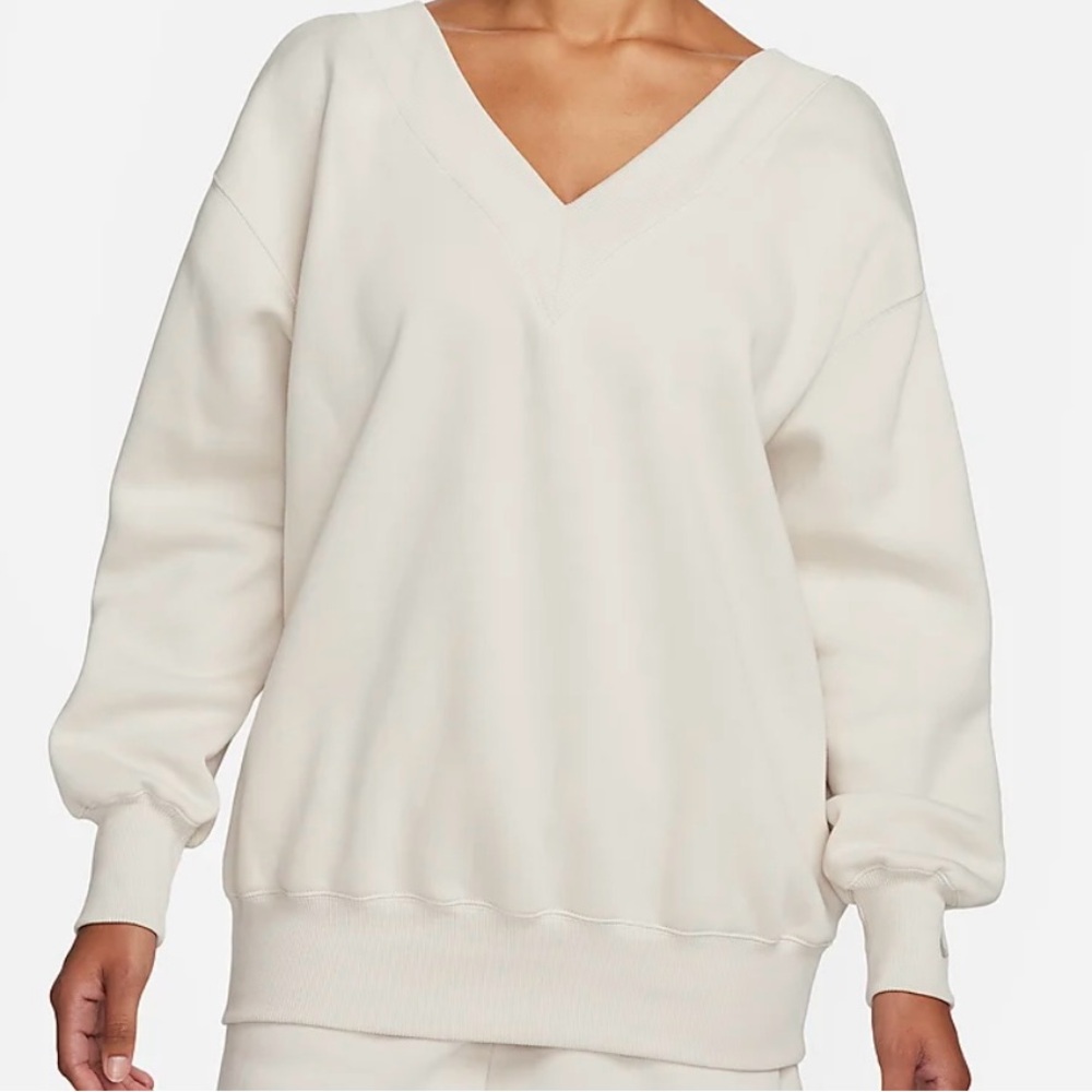 Nike Sportswear Phoenix Fleece
Women's Oversized V-Neck Sweatshirt
Size medium